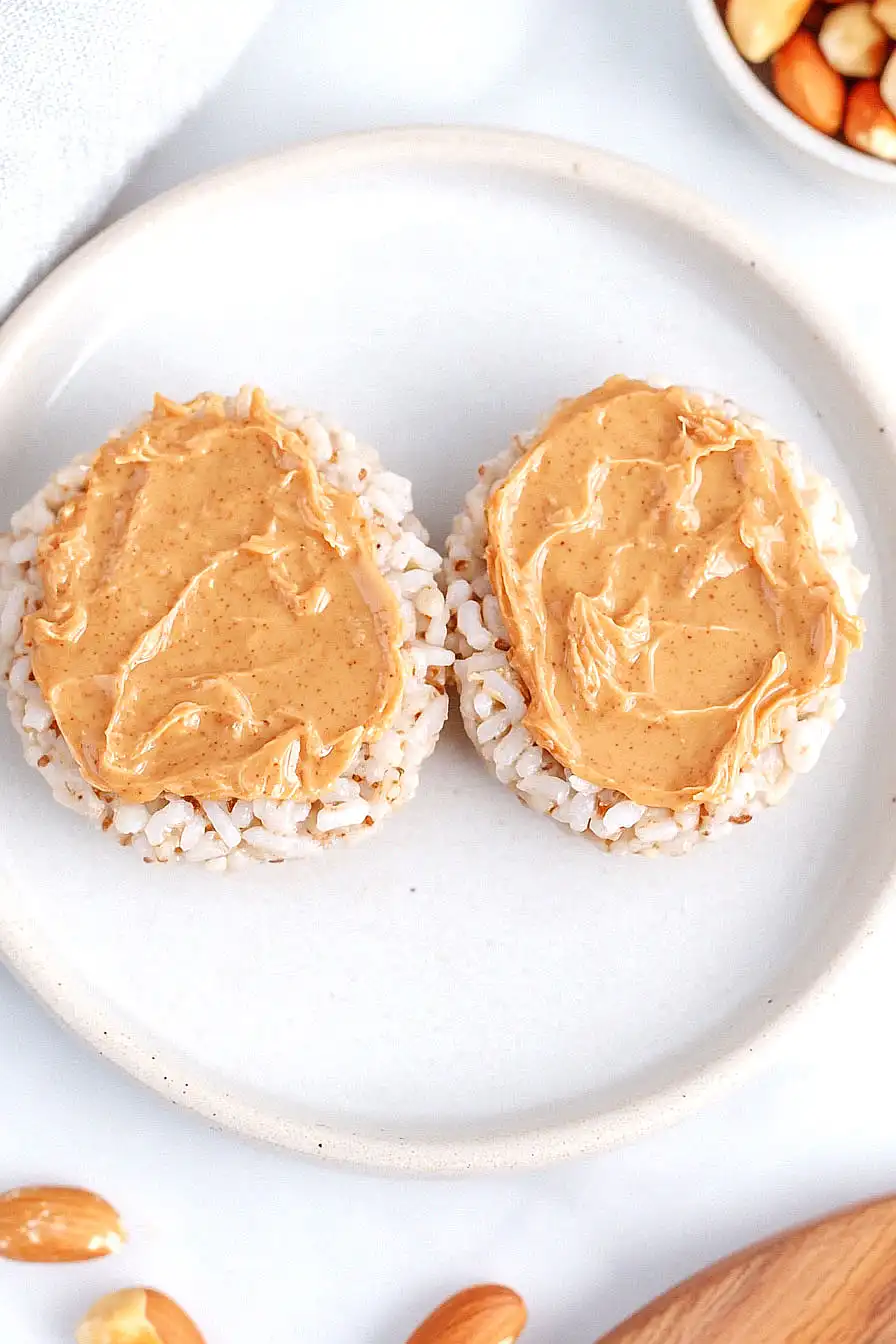 rice cakes with peanut butter